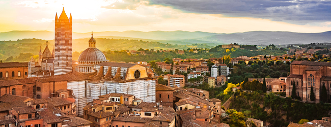 LISA-Sprachreisen-Erwachsene-Italienisch-Italien-Siena-Dom-Turm-Huegel-Altstadt