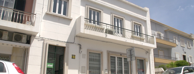 LISA-Sprachreisen-Erwachsene-Portugiesisch-Portugal-Faro-Algarve-Sprachschule-Gebaeude-Strasse LISA-Sprachreisen-Erwachsene-Portugiesisch-Portugal-Faro-Algarve-Sprachschule-Gebaeude-Strasse