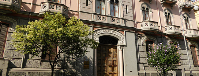 LISA-Sprachreisen-Italienisch-Salerno-Sprachschule-Schulgebaeude-historisch-Palazzo-zentral