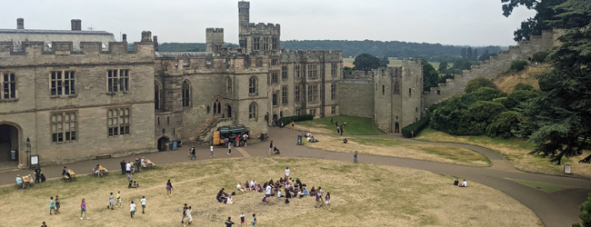 LISA-Sprachreisen-Schueler-Englisch-England-Surrey-Box-Hill-Ausflug-Warwick-Castle-Gelaende LISA-Sprachreisen-Schueler-Englisch-England-Surrey-Box-Hill-Ausflug-Warwick-Castle-Gelaende