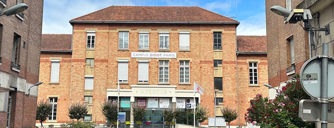 Schulgebäude bei einem LISA! Schülersprachkurs in Paris Rotes Backsteingebäude in Paris bei einem Französisch-Sprachkurs für Schüler in Paris