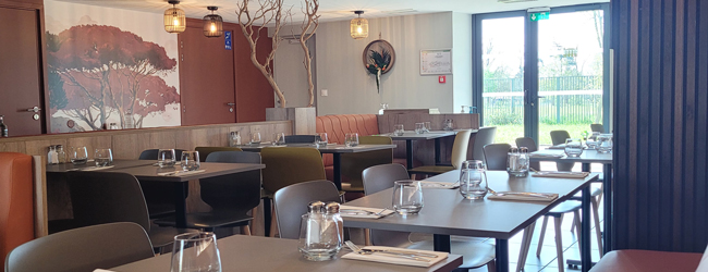 Moderne Cafeteria bei einer LISA! Schülersprachreise in Toulouse Blick in die Cafeteria und gedeckte Tische in der Residenz beim Französisch Sprachkurs in Toulouse